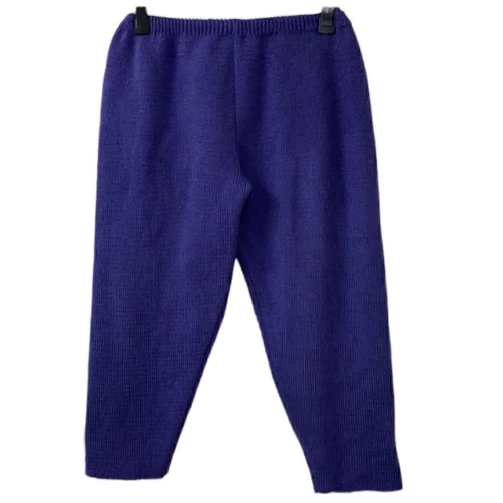 Women’s Capri Knee Length Pants - Picture 2 of 4